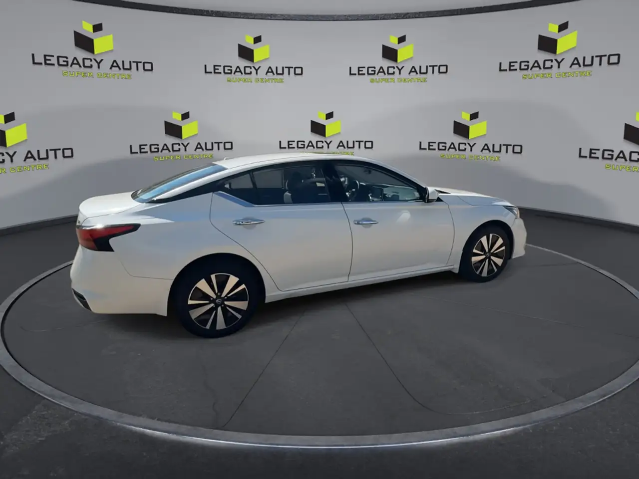 Nissan Altima снимка Nissan Altima