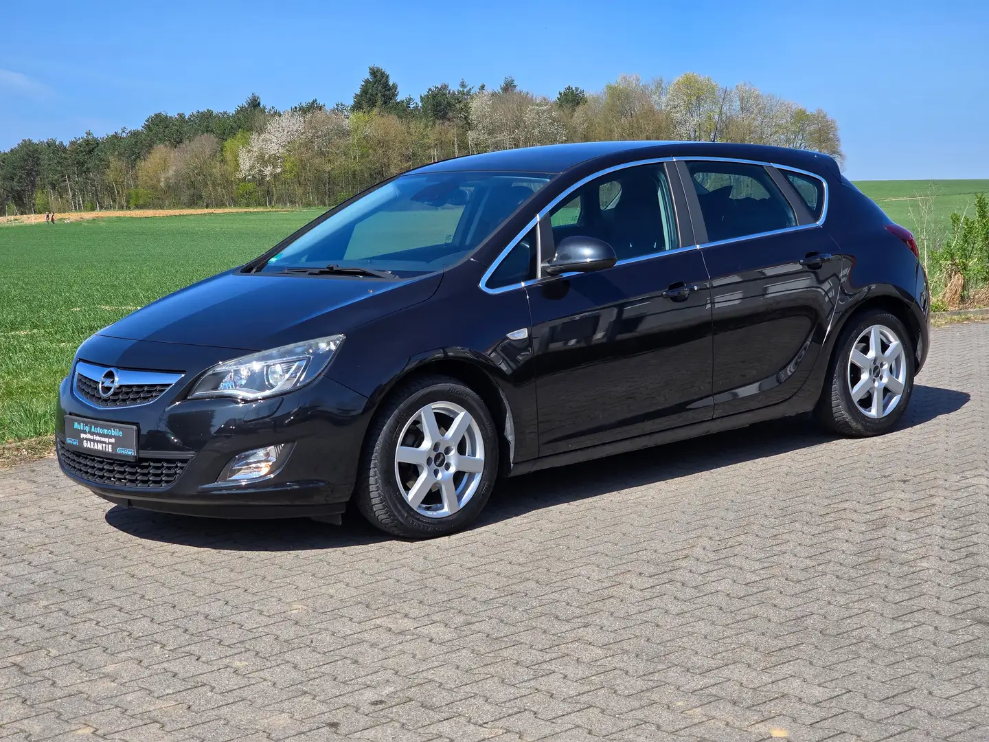 Opel Astra Innovation Schwarz - 1