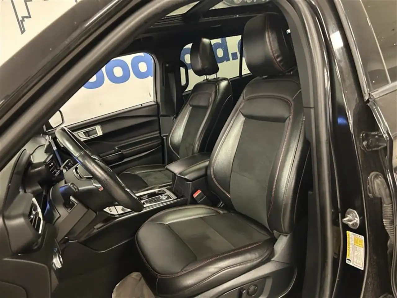 Ford Explorer photo Ford Explorer