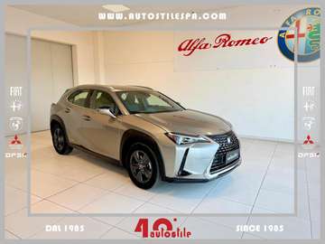 UX Hybrid 4WD Executive