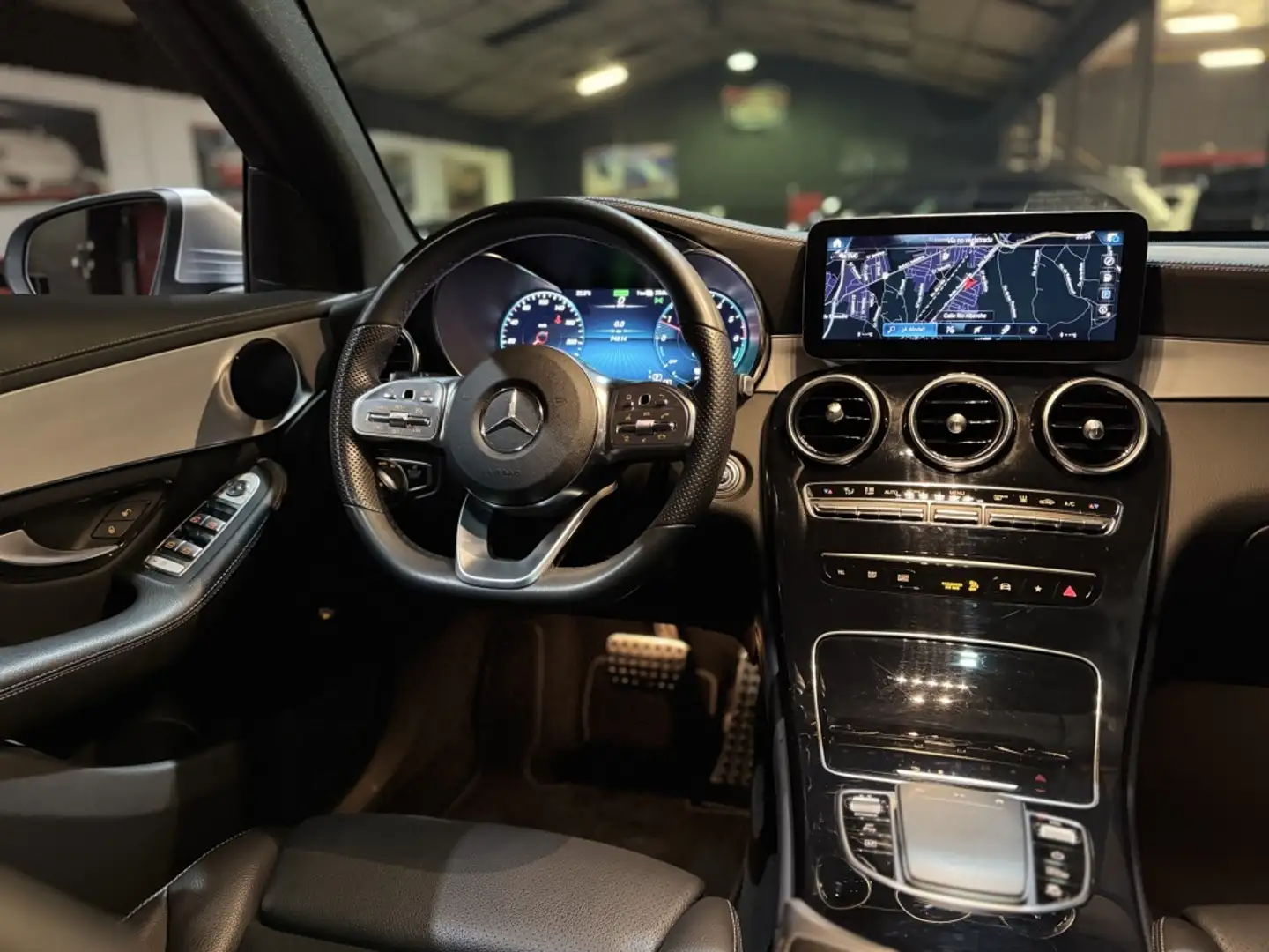 Mercedes-Benz GLC 300 Coupé 300de 4Matic Plateado - 2