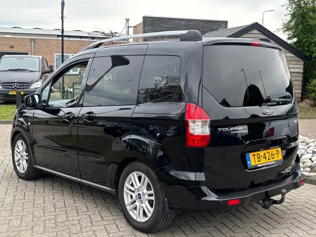 Ford Tourneo Courier view 9