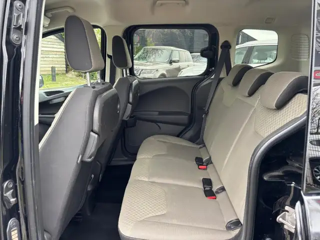 Ford Tourneo Courier view 15