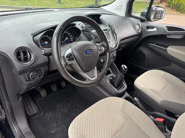 Ford Tourneo Courier view 13