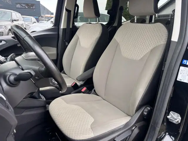 Ford Tourneo Courier view 12