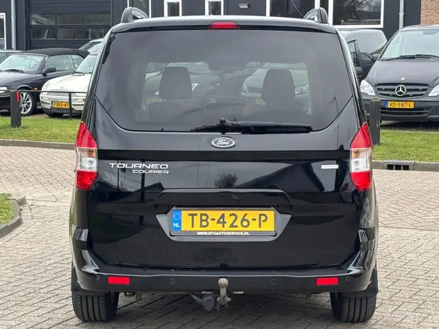 Ford Tourneo Courier view 8