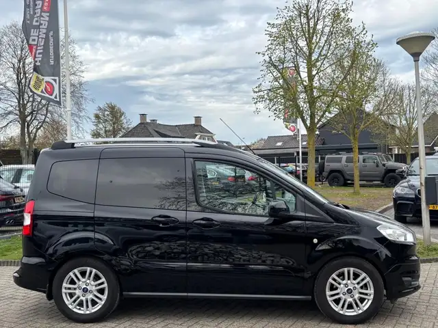 Ford Tourneo Courier view 4