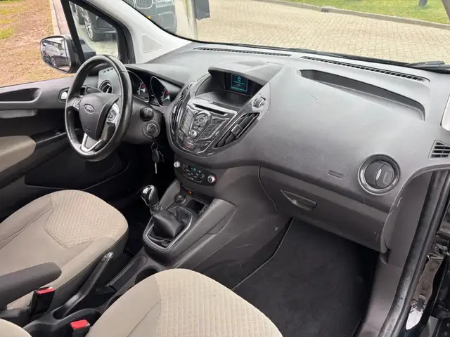 Ford Tourneo Courier view 11