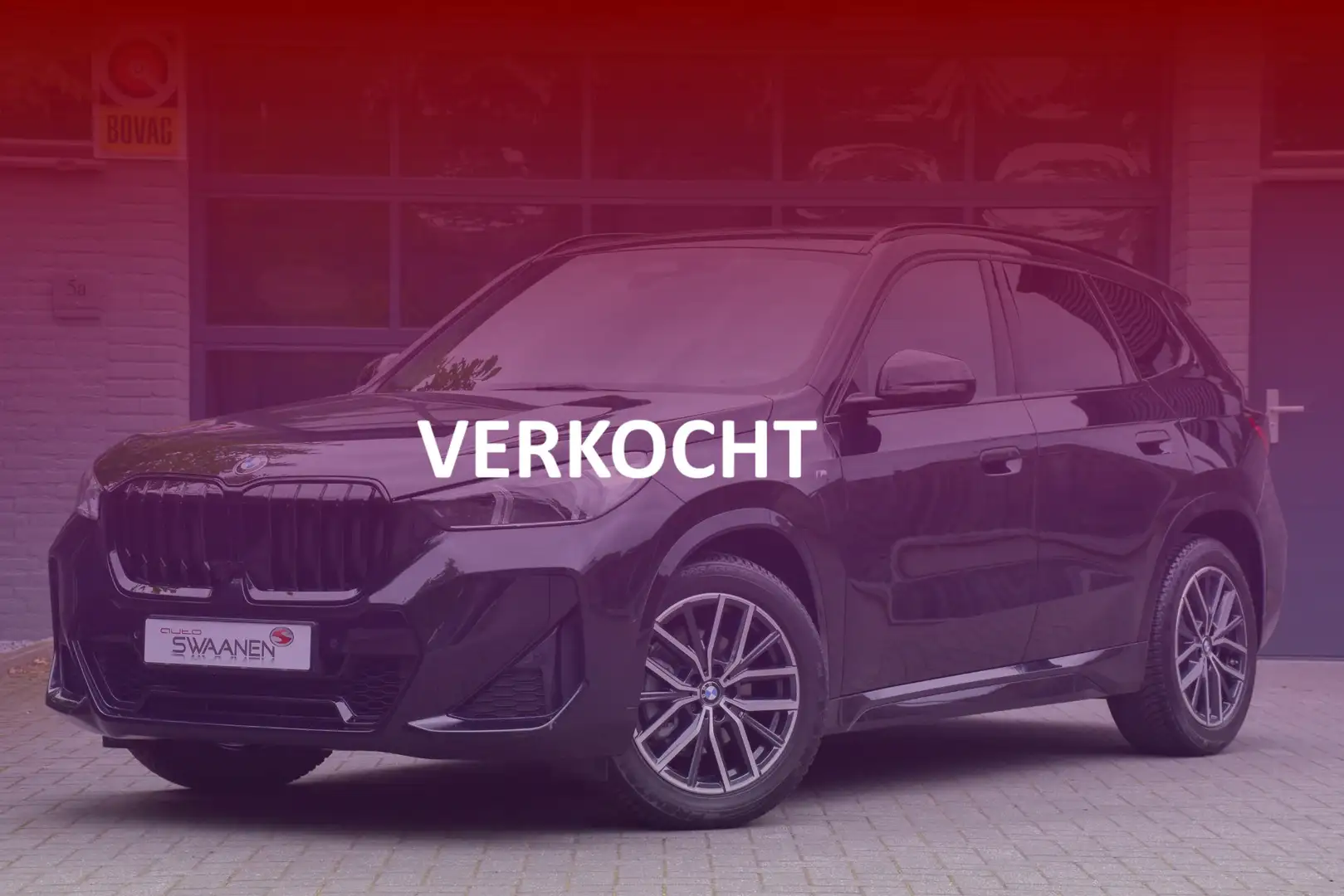 BMW X1 18i M Sport | LED | Carplay | Fabrieksgarantie Zwart - 1