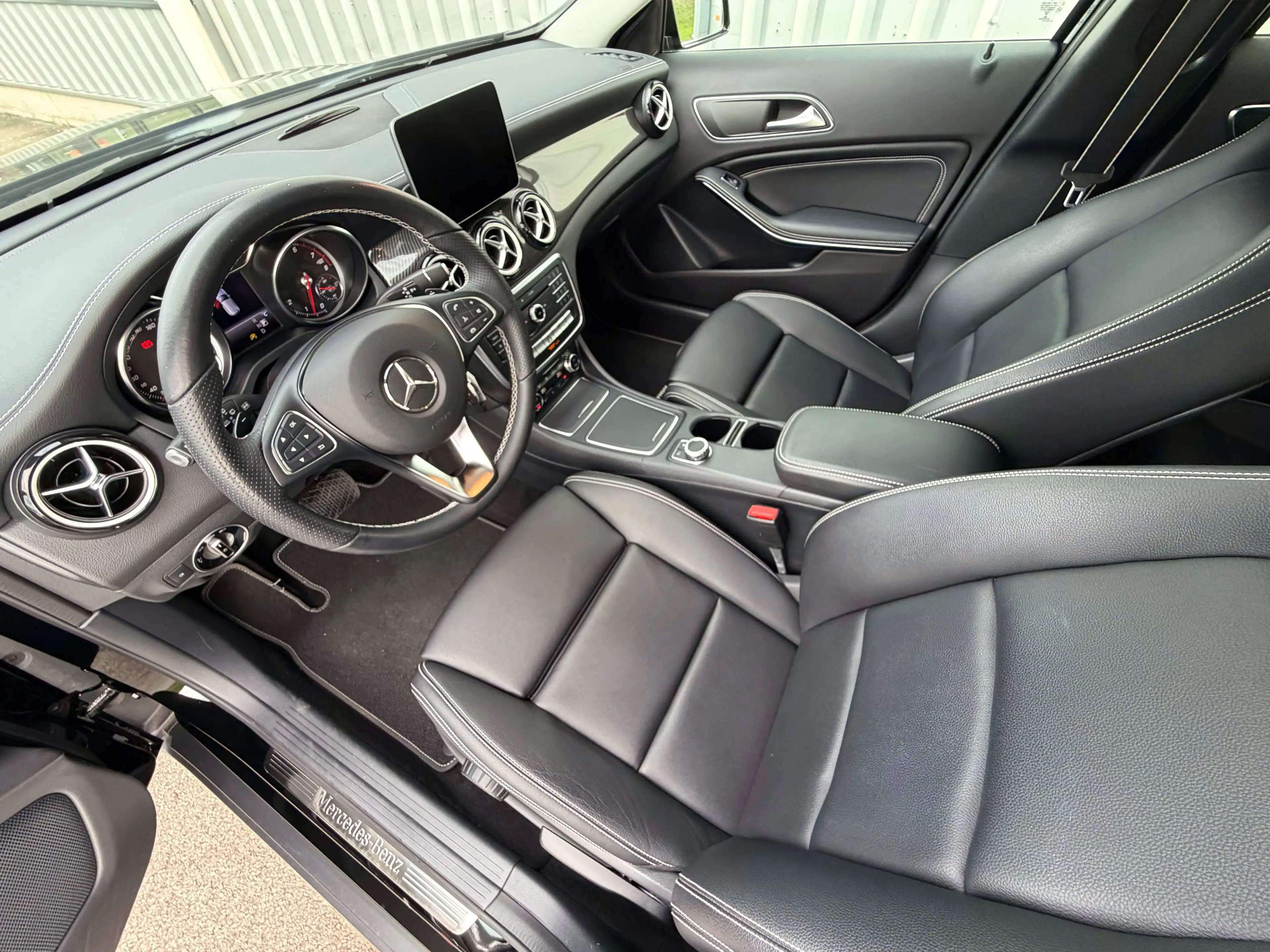 Mercedes-Benz GLA 180 AMG Line Night Pack - 1st Owner - only 58.000 Km!! — photo 11