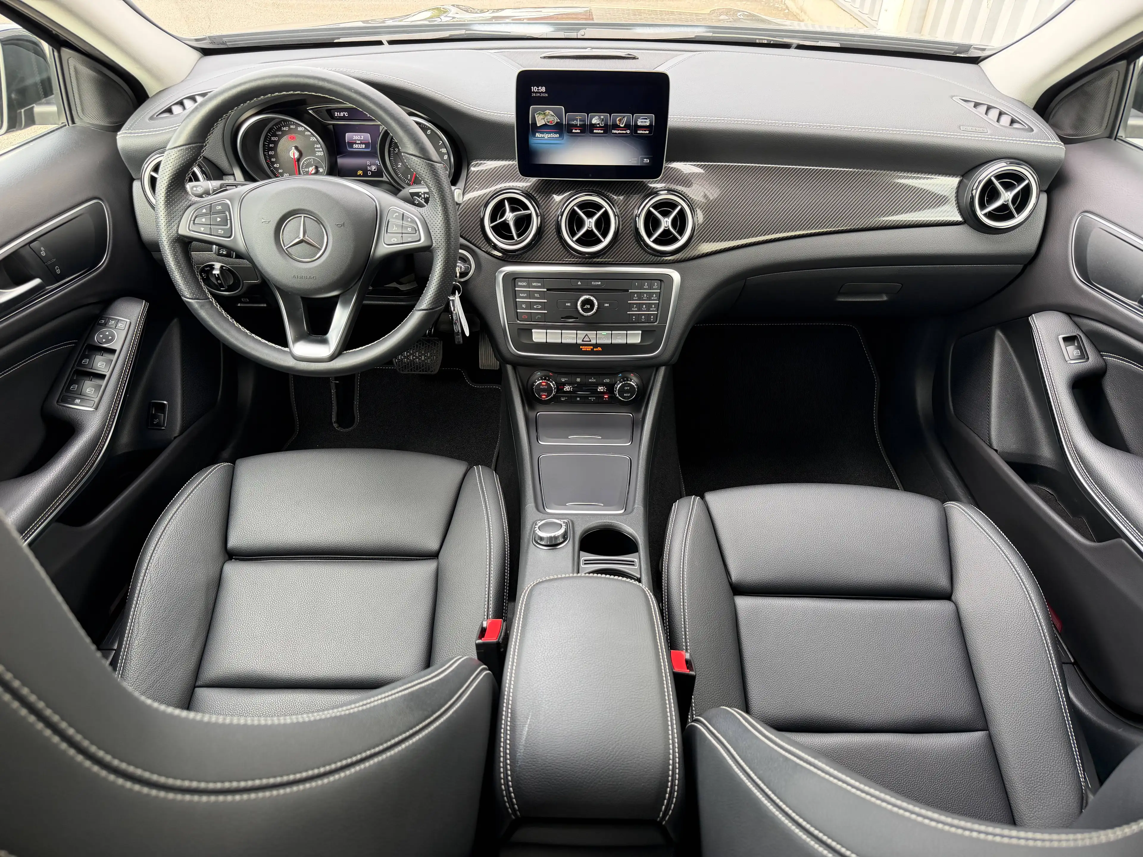 Mercedes-Benz GLA 180 AMG Line Night Pack - 1st Owner - only 58.000 Km!! — photo 12