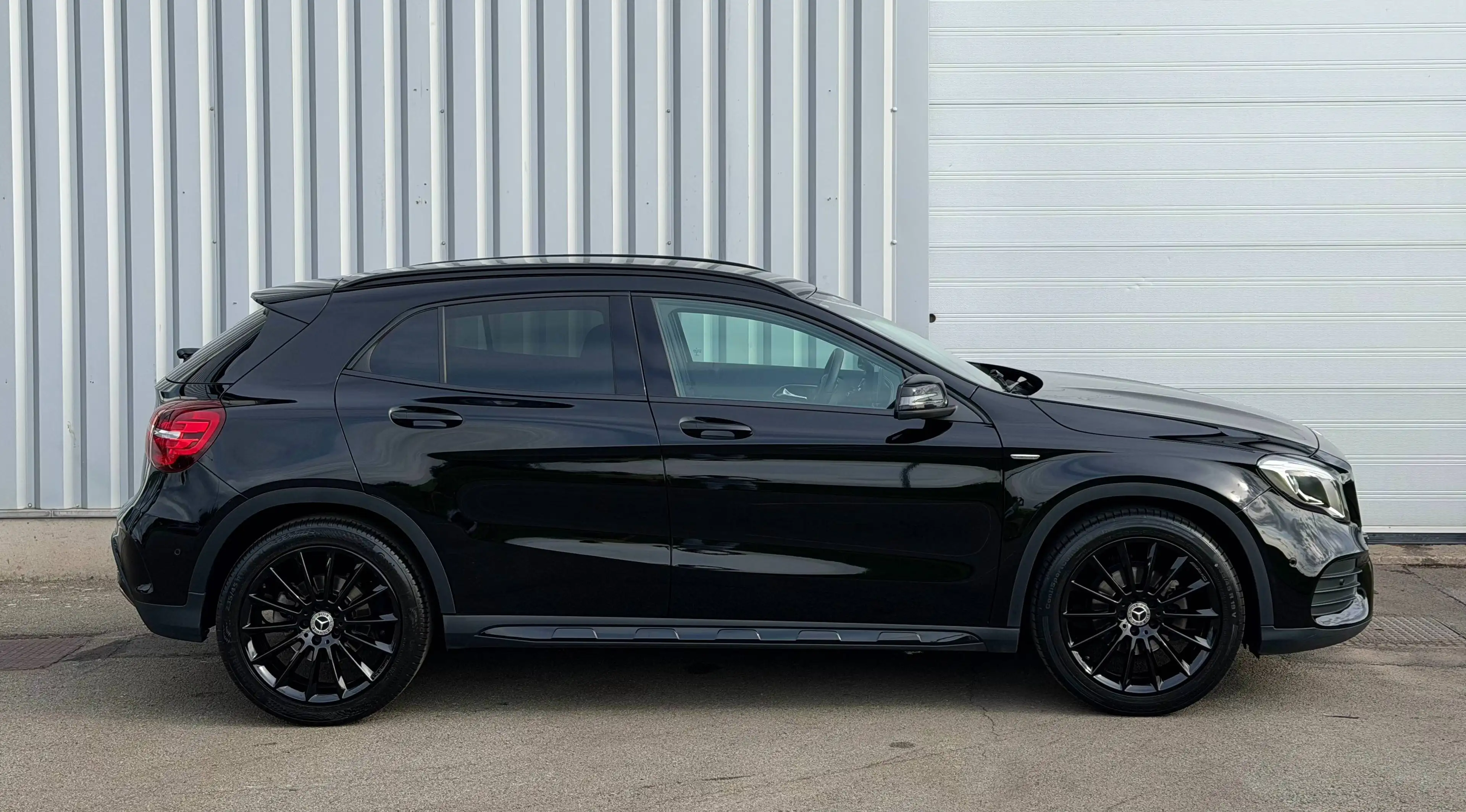 Mercedes-Benz GLA 180 AMG Line Night Pack - 1st Owner - only 58.000 Km!! — photo 2