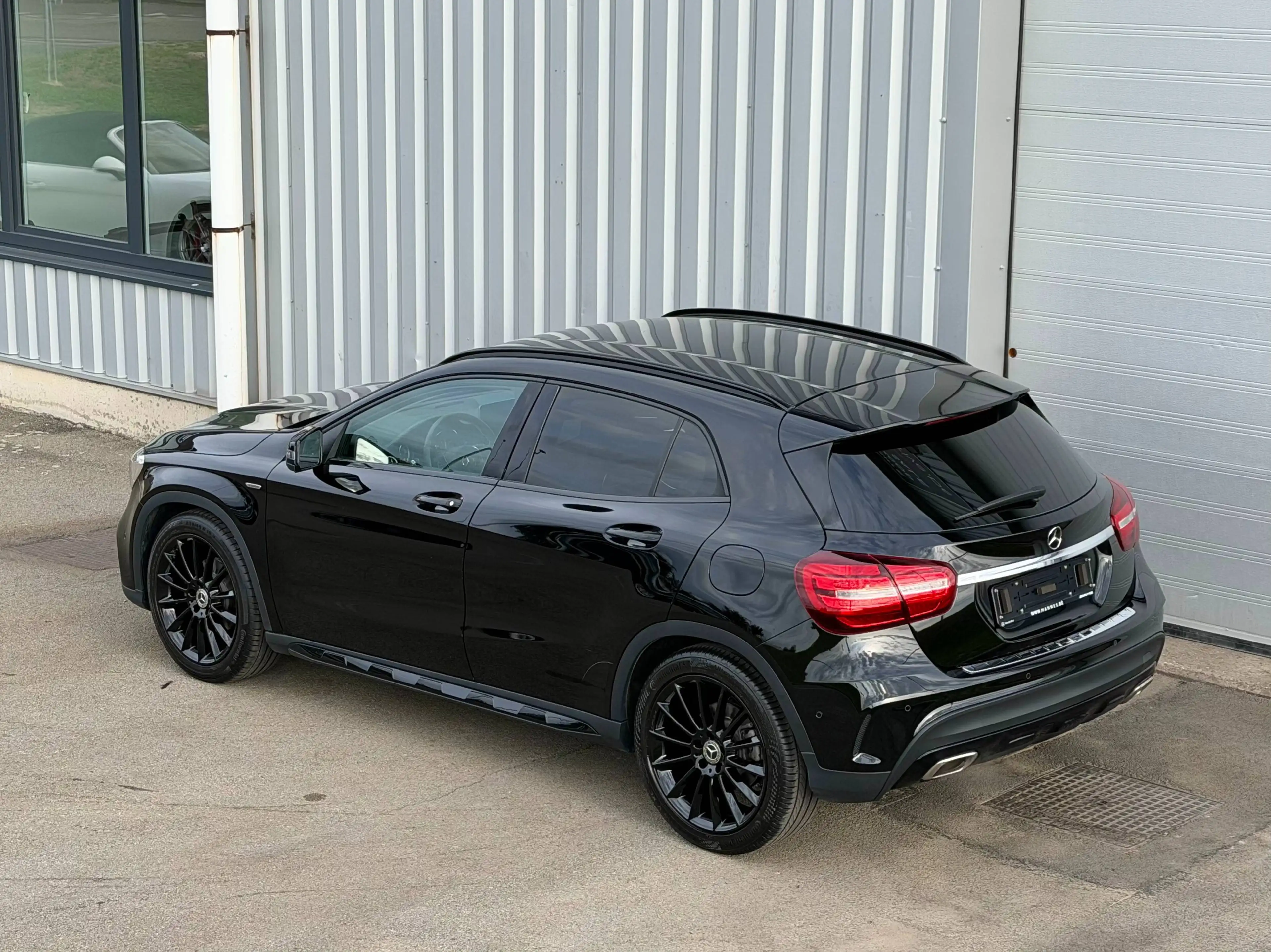 Mercedes-Benz GLA 180 AMG Line Night Pack - 1st Owner - only 58.000 Km!! — photo 3
