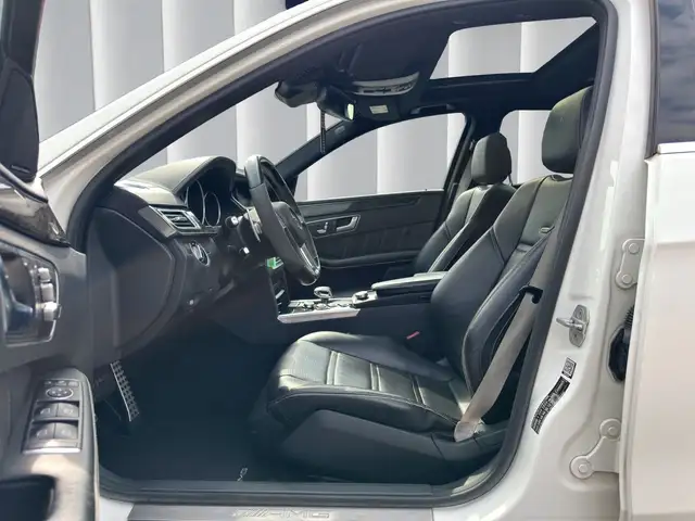 Mercedes-Benz E Class view 10
