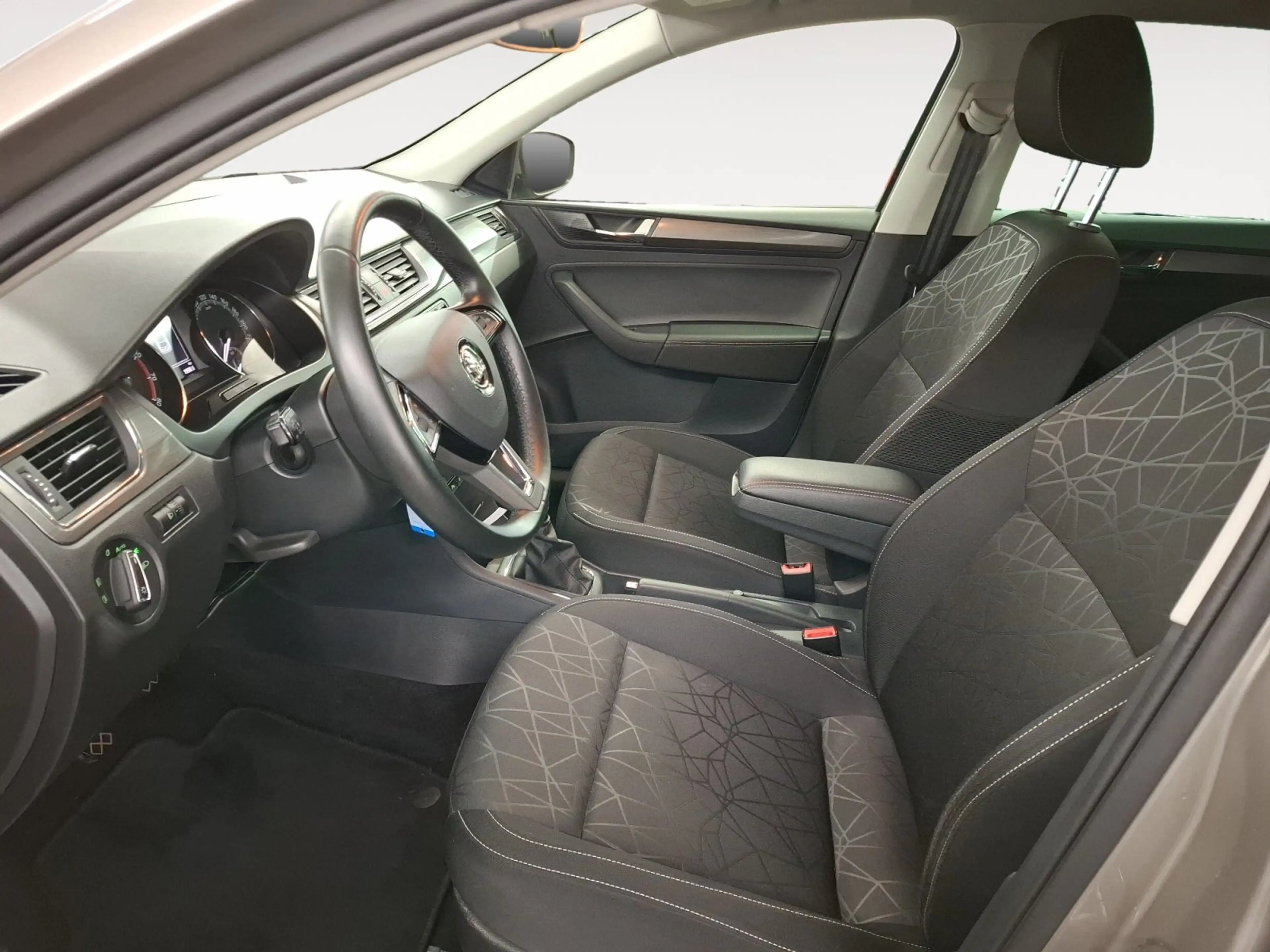Skoda Rapid/Spaceback Rapid Spaceback Clever 1.0 TSI CarPlay SHZ — photo 7