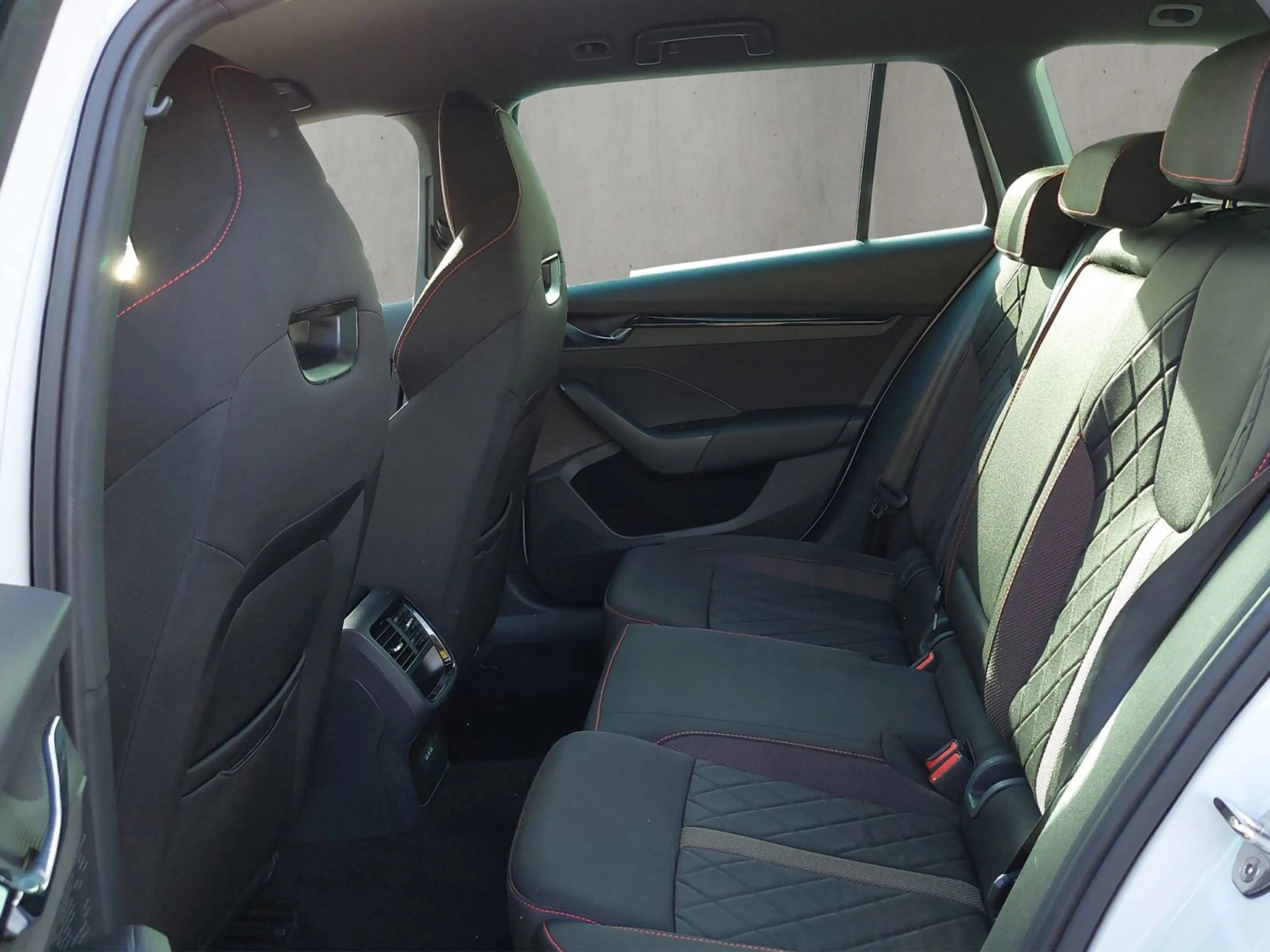 Skoda Octavia Combi RS — photo 13