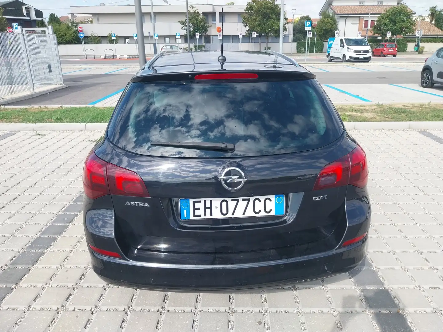 Opel Astra Sports Tourer 1.7 cdti Cosmo 125cv - 1