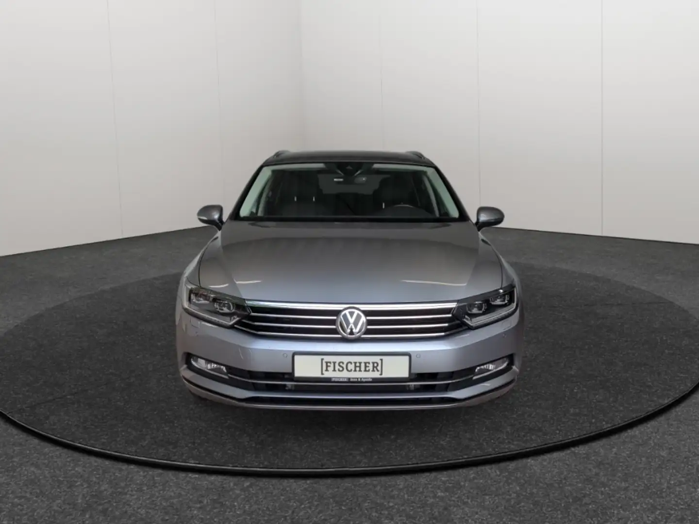 Volkswagen Passat Variant 2.0TDI Highline DSG LED AHK STHZ Navi Rear View AC Zilver - 2