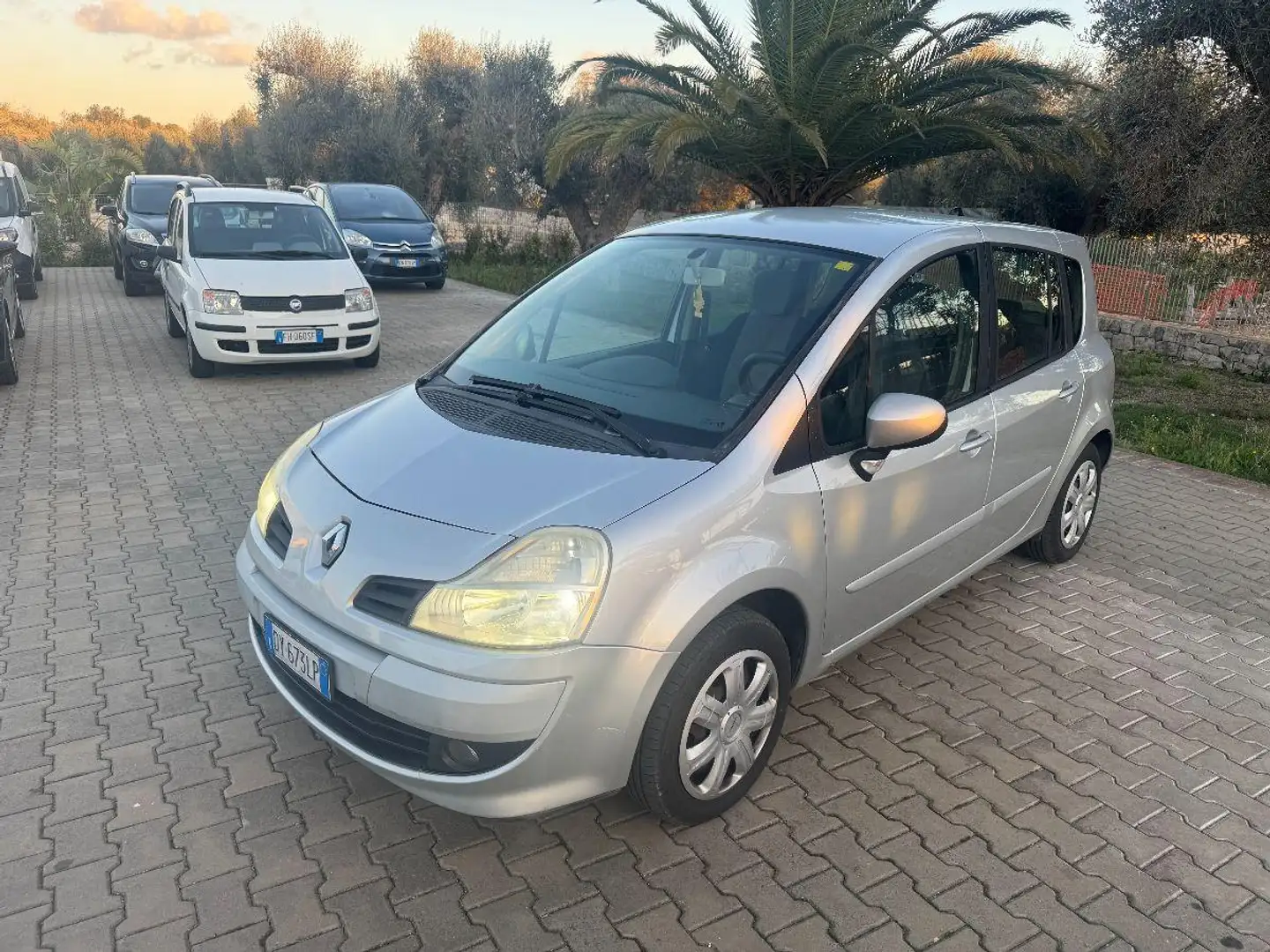 Renault Grand Modus 1.5 dCi 85CV Dynamique Grey - 1
