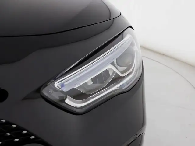 Mercedes-Benz GLA view 8