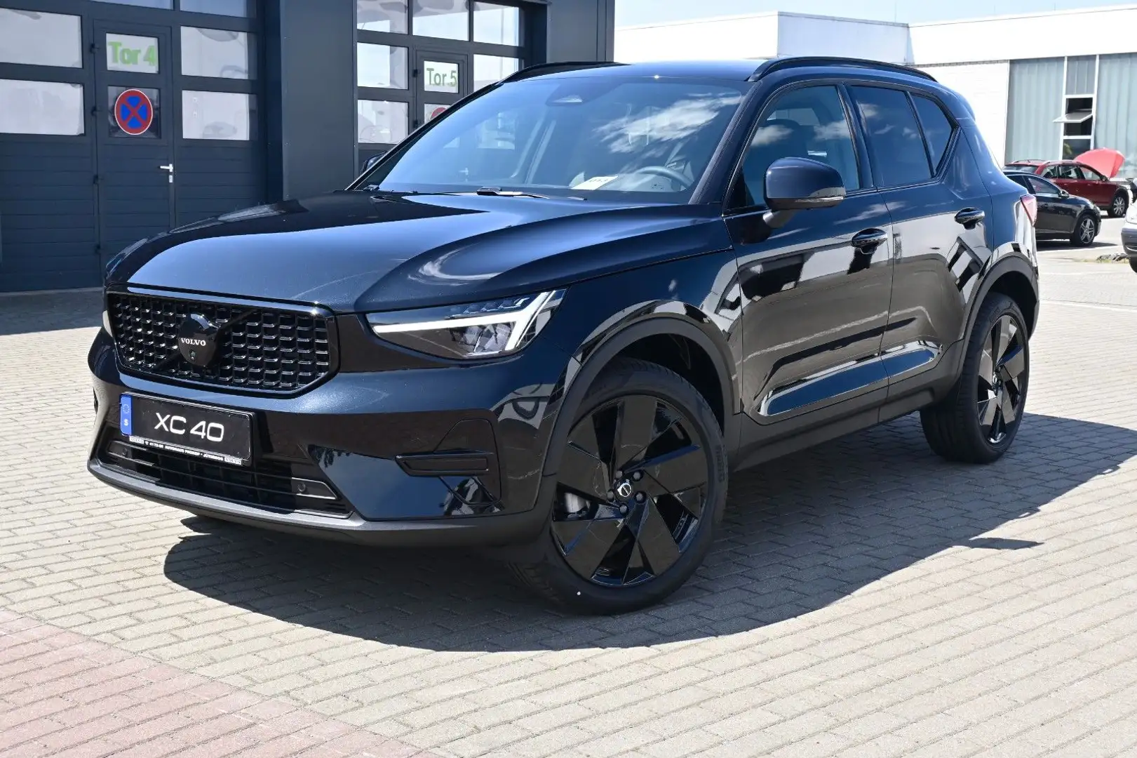 Volvo XC40 B3 DKG Plus Black Edition*FSHZG*360°*ACC Schwarz - 1