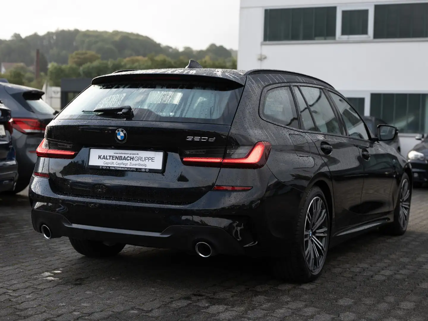BMW 320 d Touring M-Sport PANO LED NAVI SHZ PDC Noir - 2