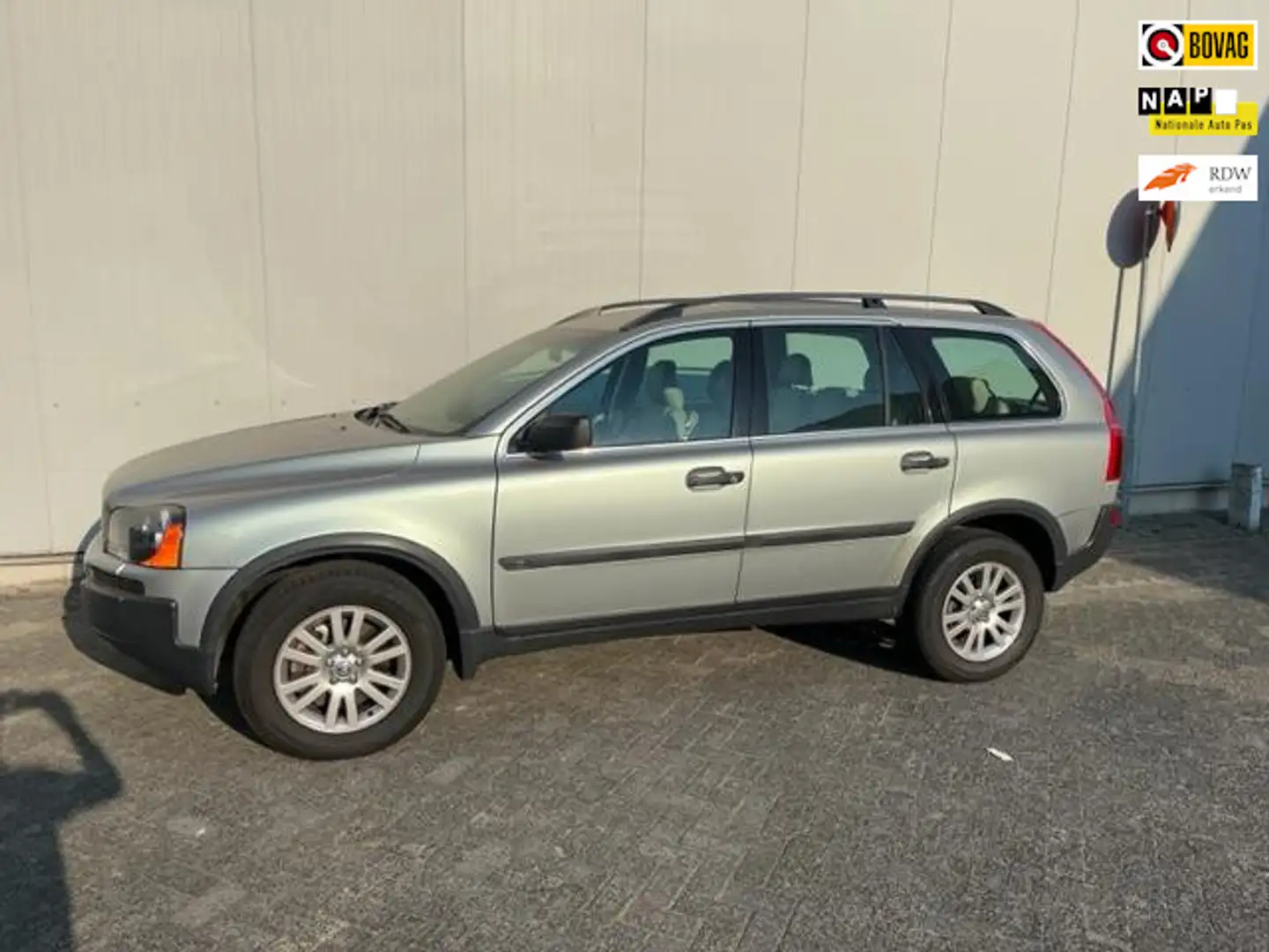 Volvo XC90 2.5 T Elite, '03, AUT., 7-PERSOONS, MET EEN NIEUWE Gris - 1