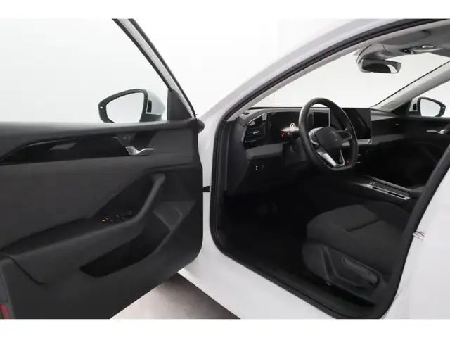 Volkswagen Passat view 17