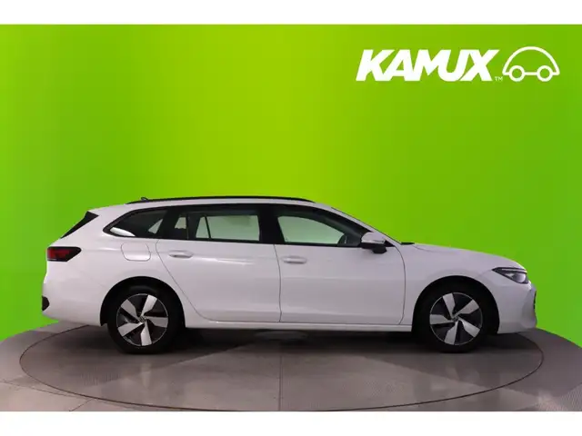 Volkswagen Passat view 3