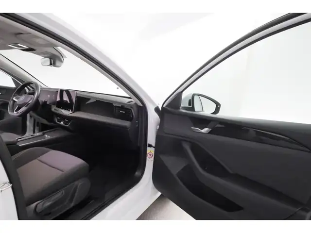 Volkswagen Passat view 22