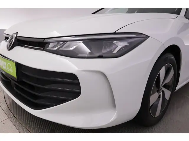 Volkswagen Passat view 14
