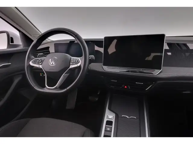 Volkswagen Passat view 13