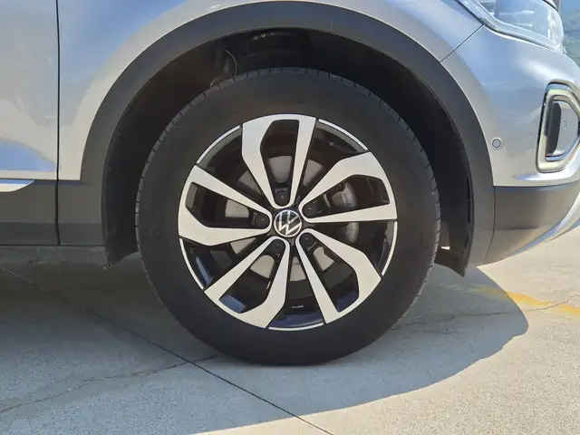Volkswagen T-Roc view 12