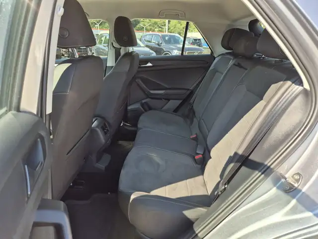 Volkswagen T-Roc view 7