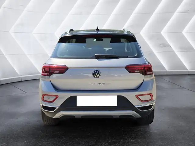 Volkswagen T-Roc view 3