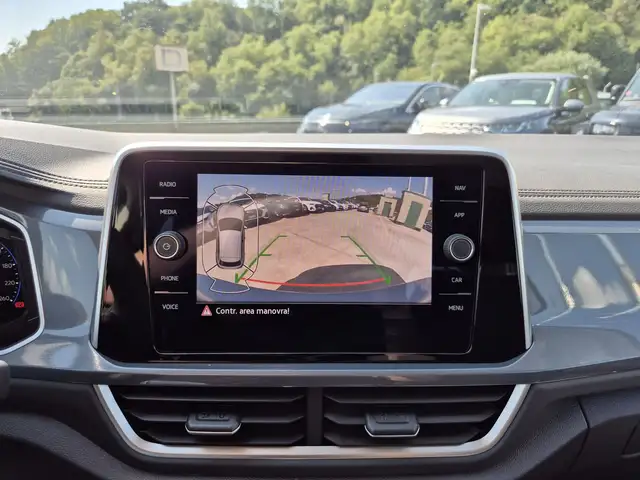 Volkswagen T-Roc view 14