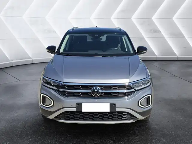 Volkswagen T-Roc view 2