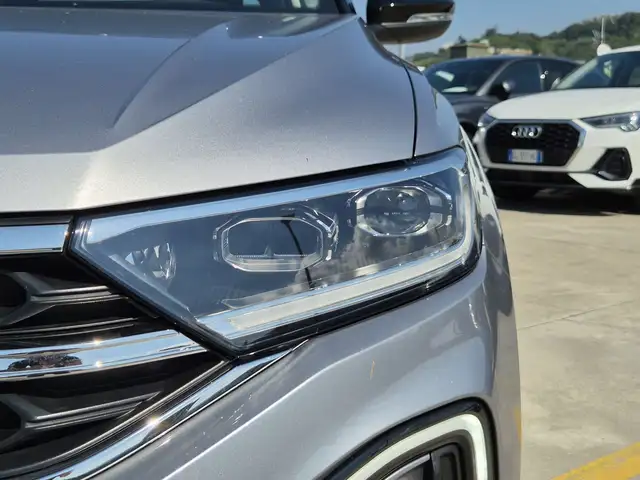 Volkswagen T-Roc view 15