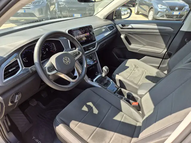 Volkswagen T-Roc view 6