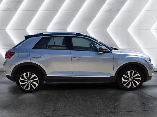 Volkswagen T-Roc view 5