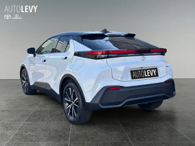 Toyota C-HR view 4