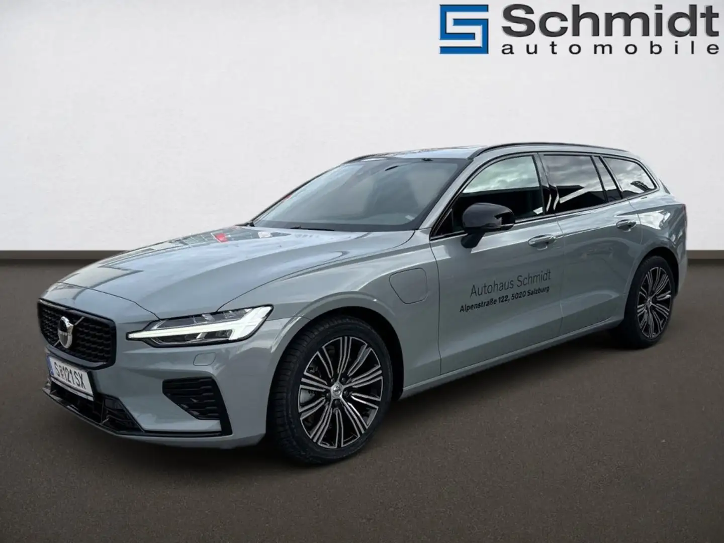 Volvo V60 Recharge Plus, T6 eAWD Plug-in Hybrid, Elektrisch/ Szary - 2