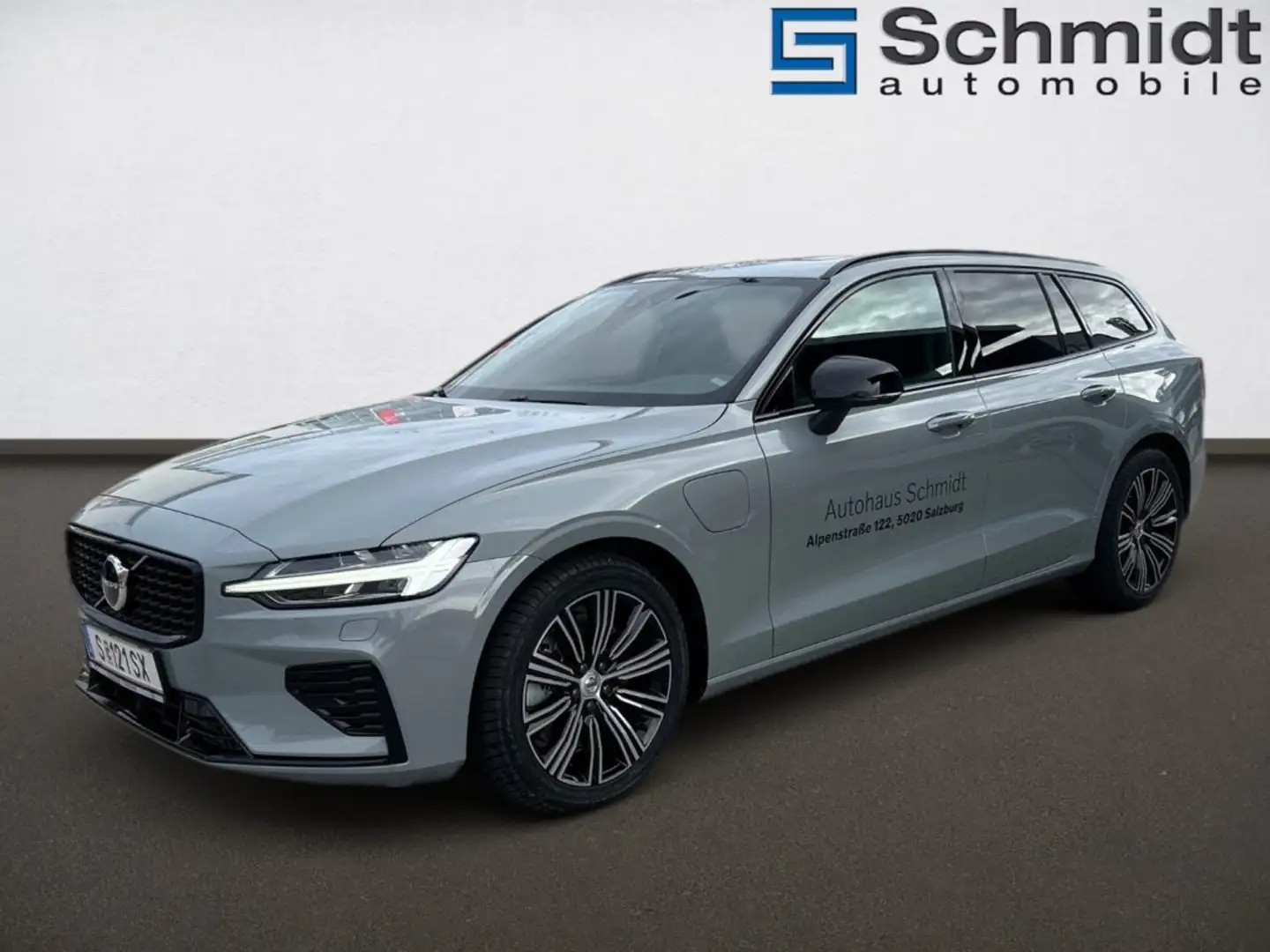 Volvo V60 Recharge Plus, T6 eAWD Plug-in Hybrid, Elektrisch/Benzin, Da Grau - 2