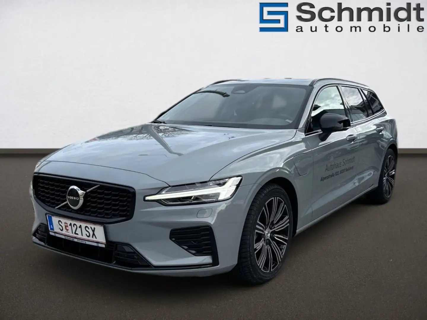 Volvo V60 Recharge Plus, T6 eAWD Plug-in Hybrid, Elektrisch/ Szary - 1
