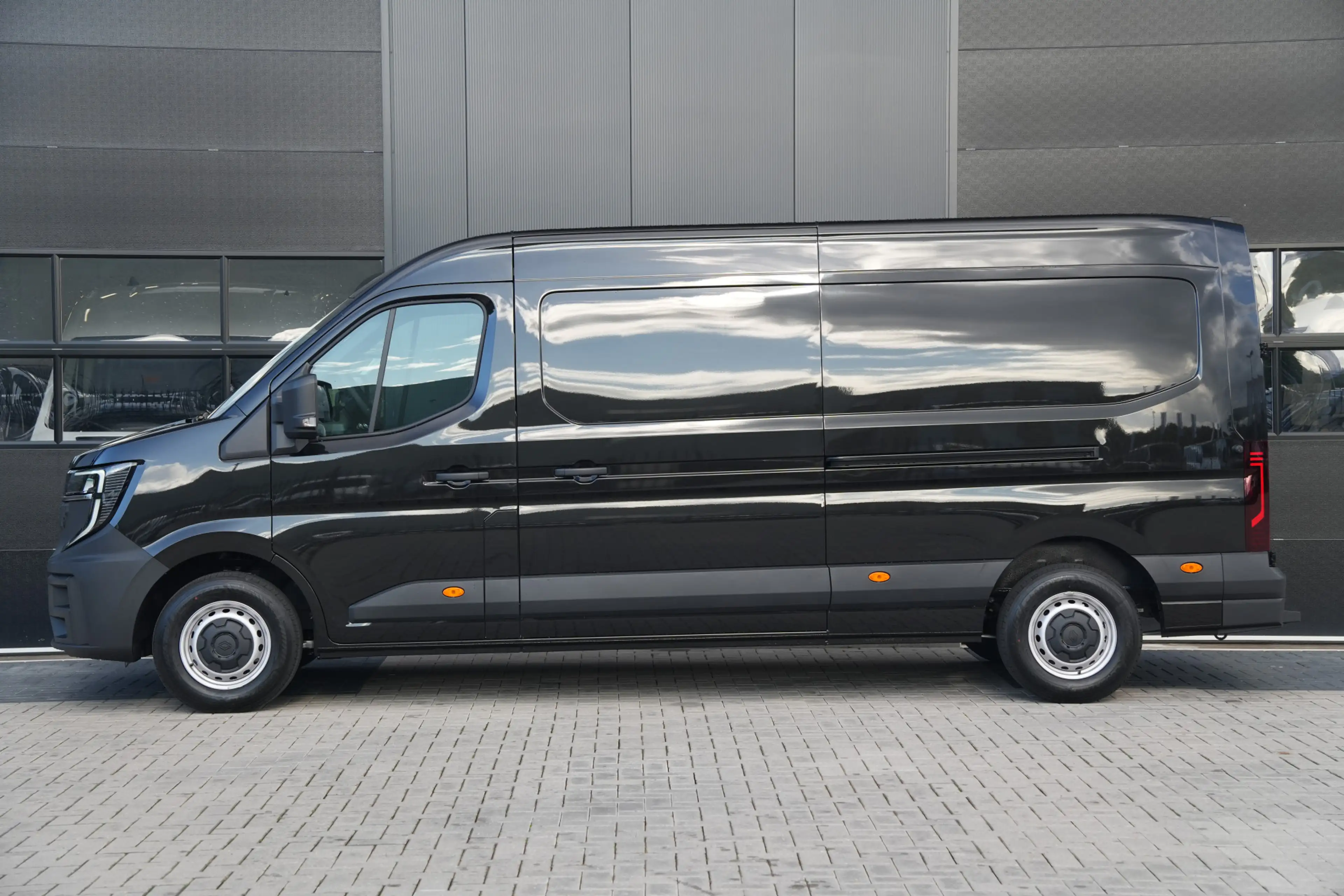 Renault Master E-Tech T35 L3H2 Advance Long Range 87 kWh 143pk - — photo 9