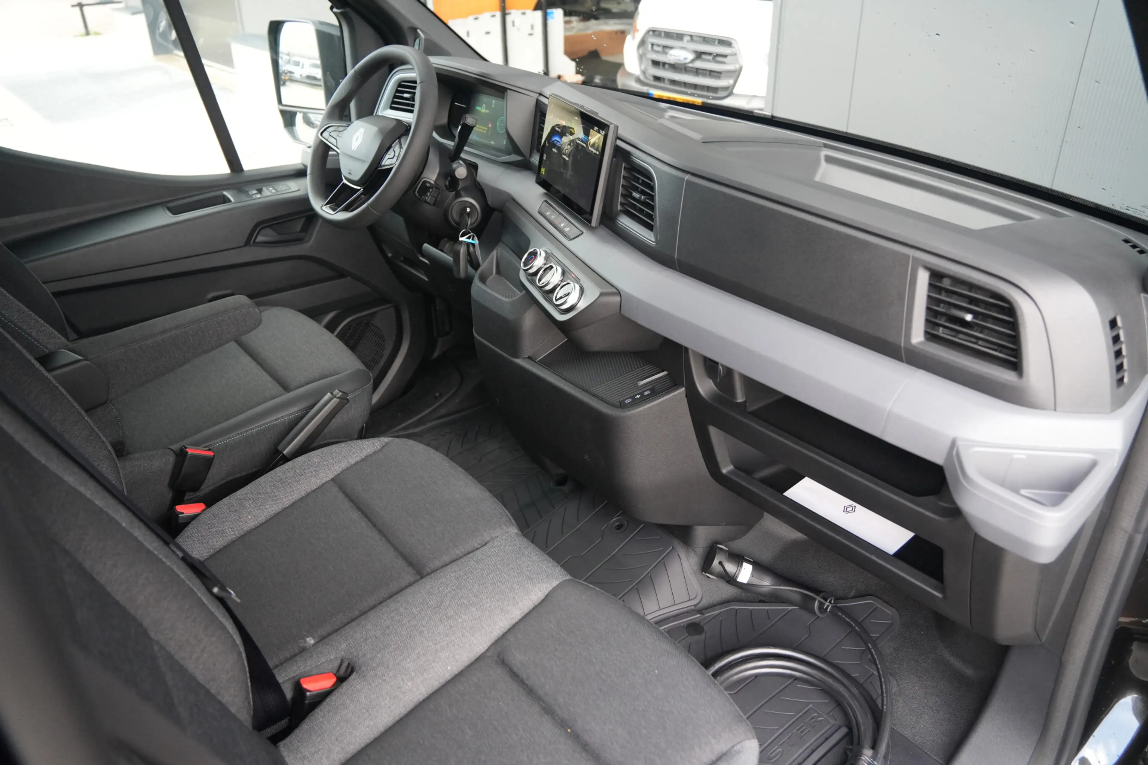 Renault Master E-Tech T35 L3H2 Advance Long Range 87 kWh 143pk - — photo 40