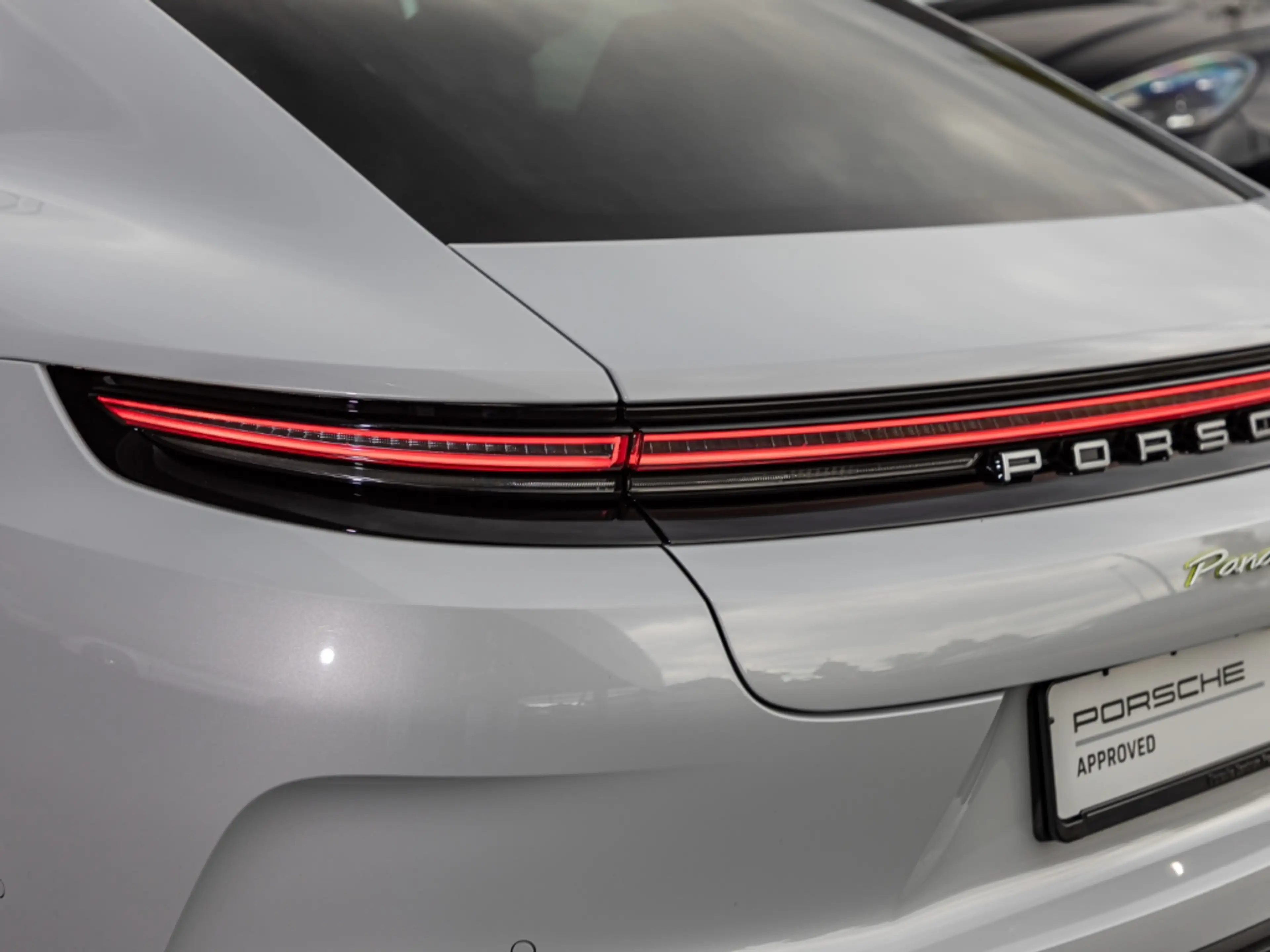 Porsche Panamera 4 E-Hybrid — photo 10