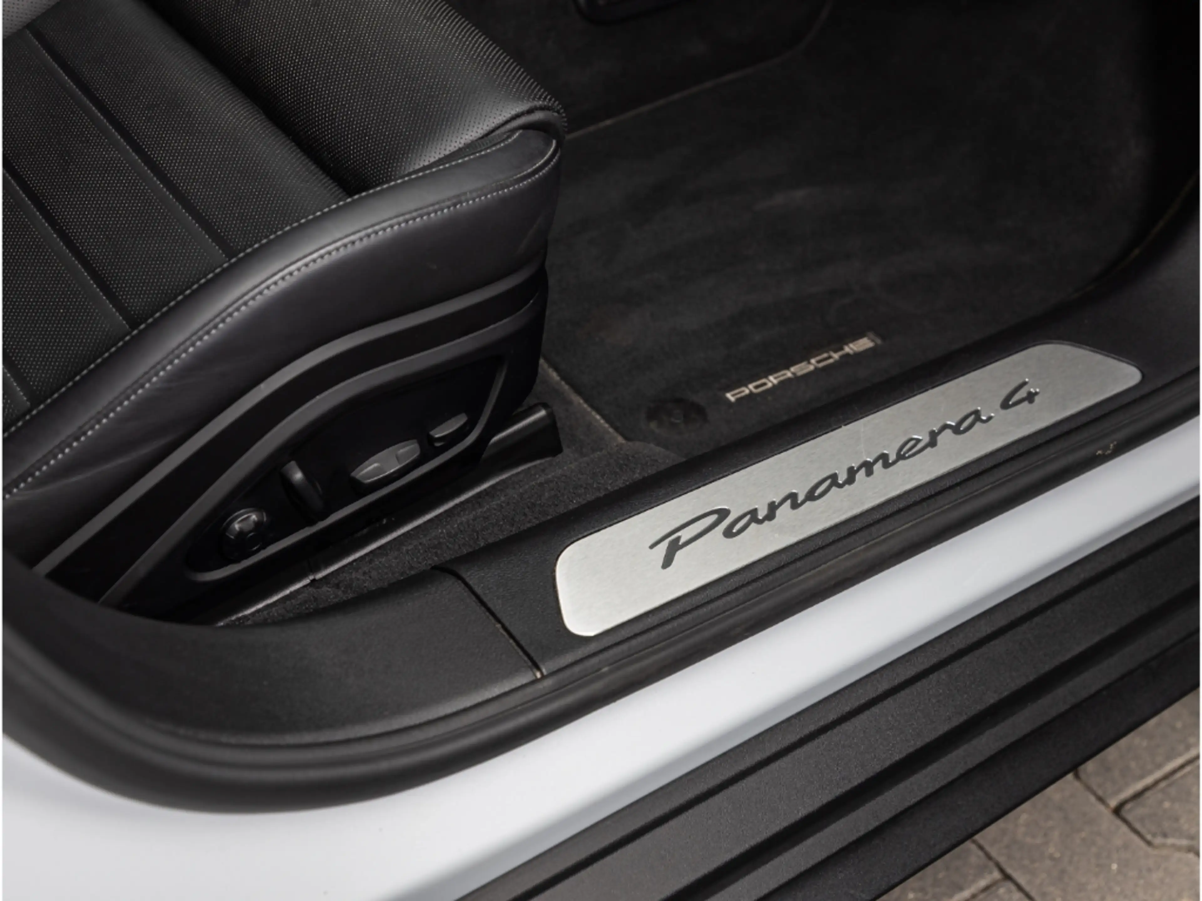 Porsche Panamera 4 E-Hybrid — photo 14