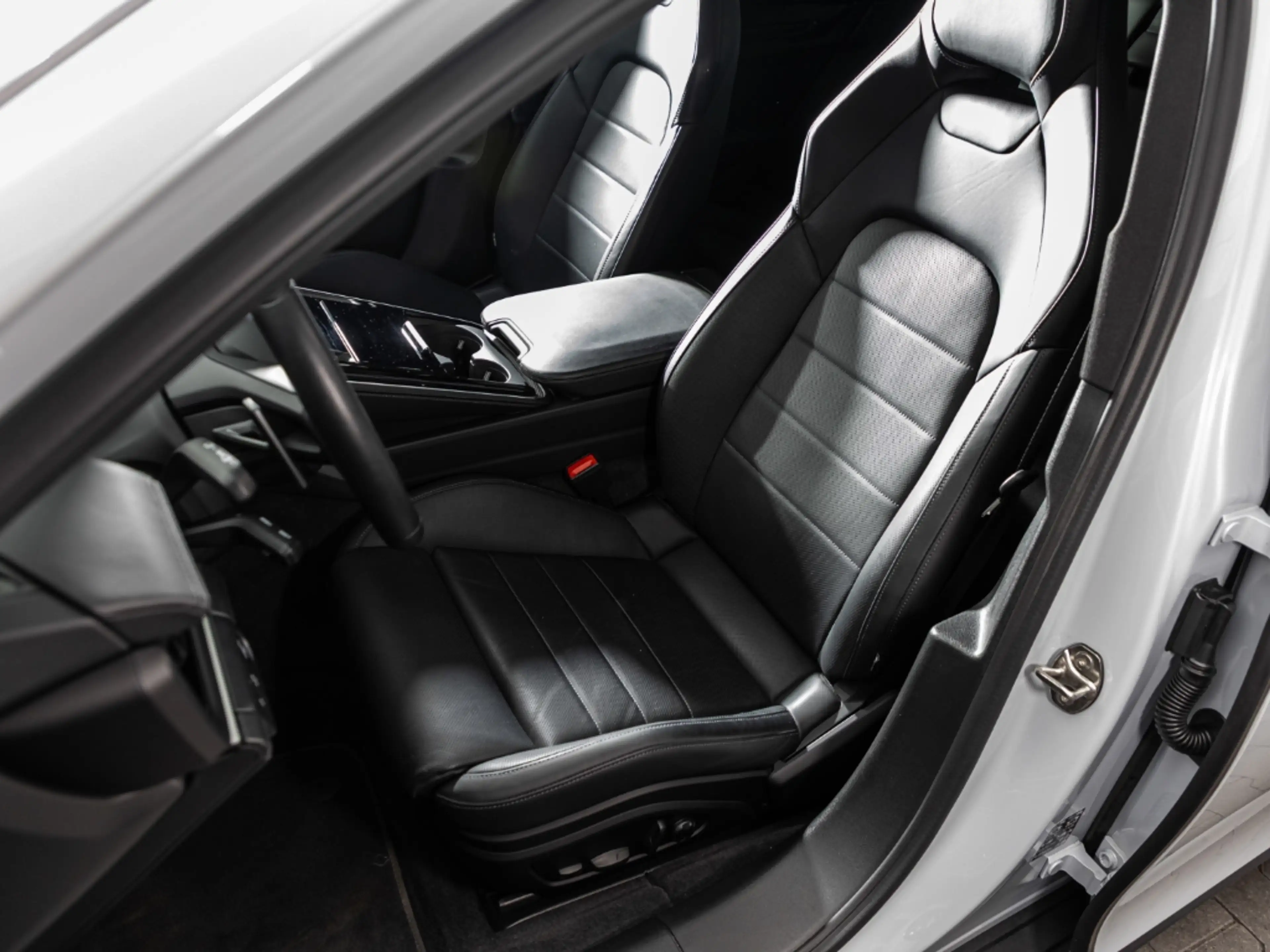 Porsche Panamera 4 E-Hybrid — photo 12