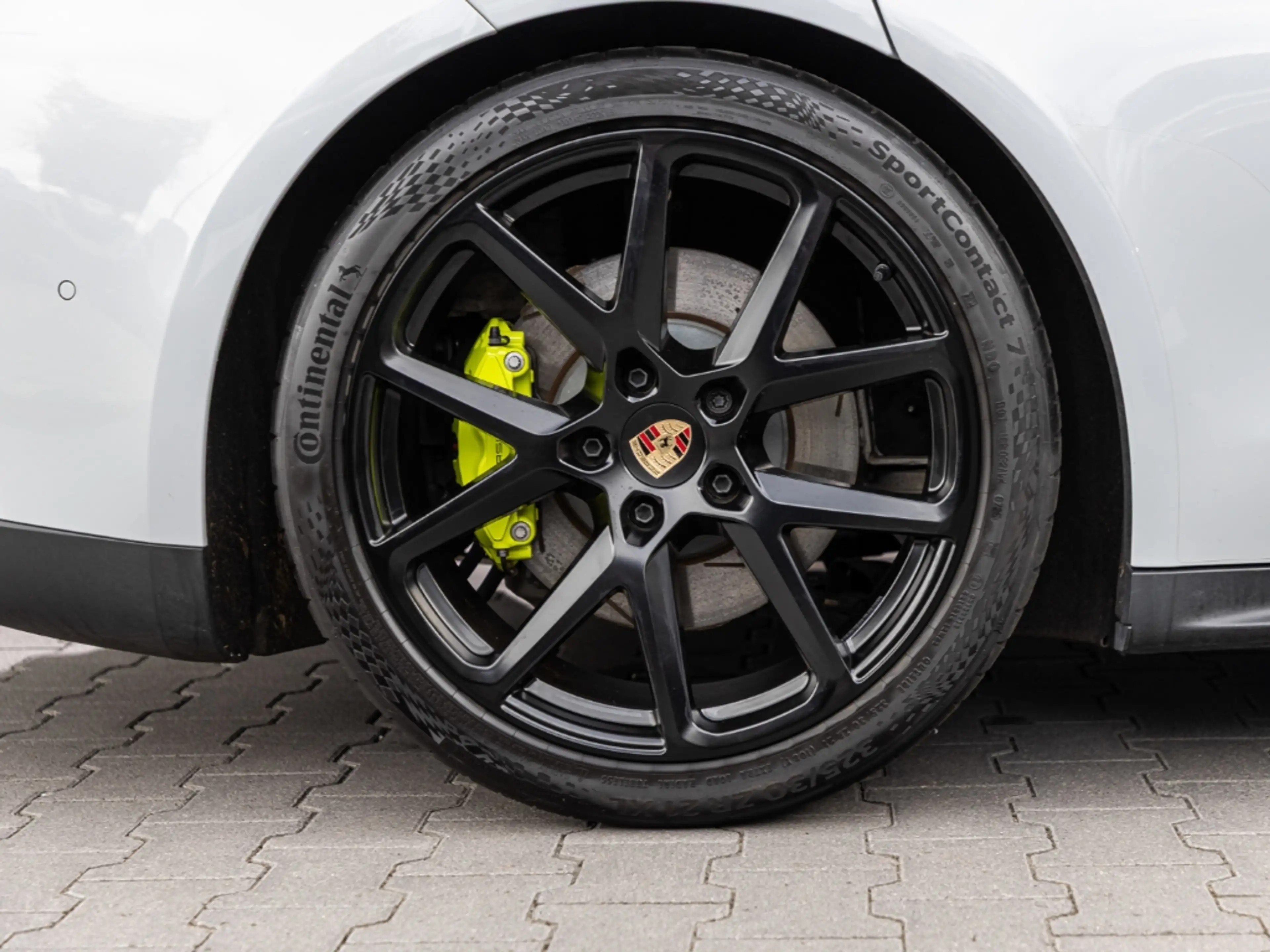 Porsche Panamera 4 E-Hybrid — photo 8